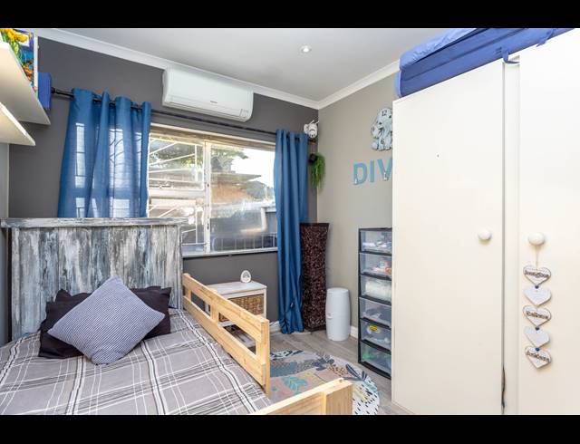 5 BEDROOM HOUSE FOR SALE IN OAKDALE